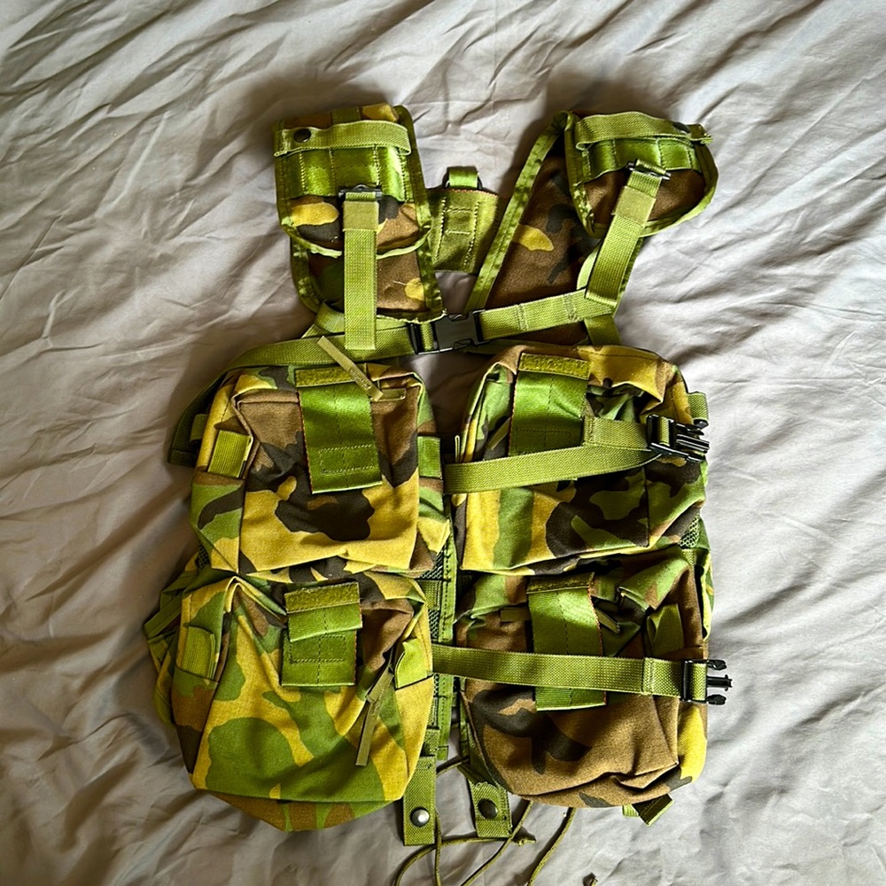 MOLLE Medic Vest, woodland camo